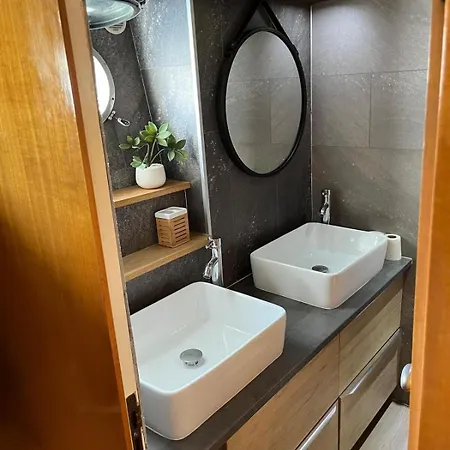 Aquamarina Bateau-hôtel *